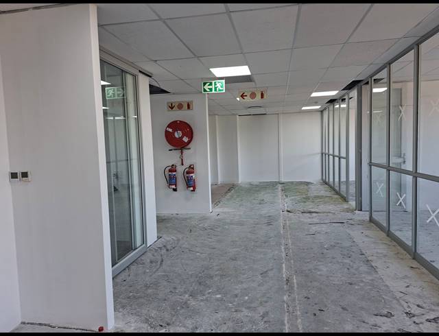 665M² OFFICE TO LET IN MAGALIESSIG